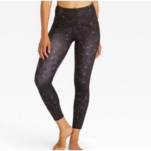 All in Motion Contour Power Waist 7/8 Leggings Sz L Black Gray Leopard Print - Picture 1 of 12